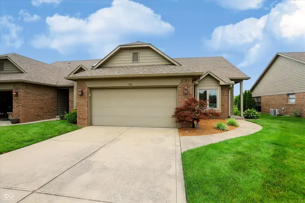 748 Cottage LN, Greenwood, IN 46143