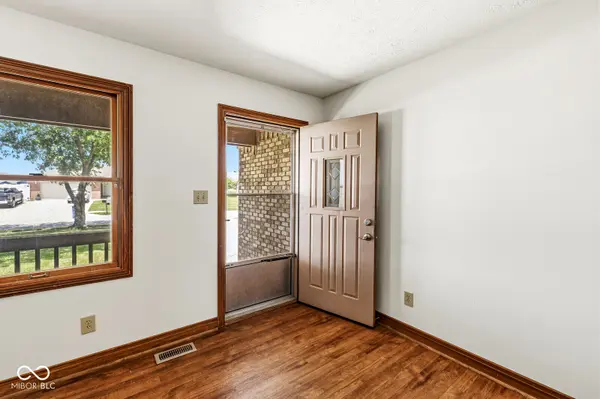 397 Schoolhouse LN, Bargersville, IN 46106