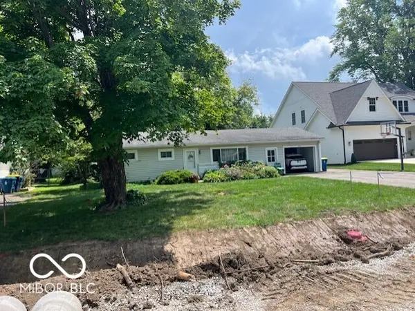 925 W Auman DR, Carmel, IN 46032