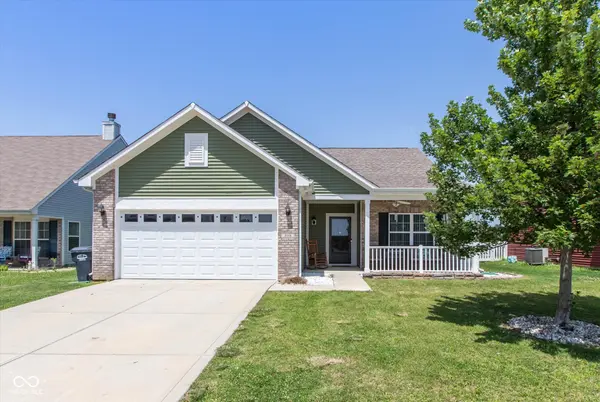 898 Briarstone DR, Greenwood, IN 46143