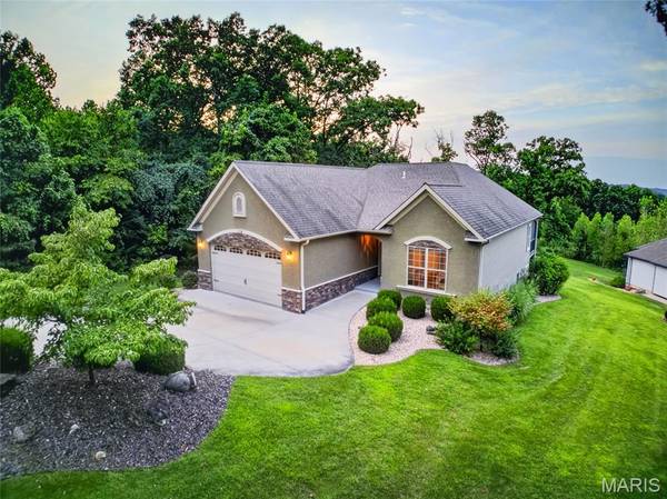 114 W Crossfox TRL, Camdenton, MO 65020