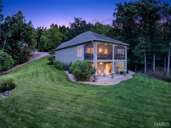 114 W Crossfox TRL, Camdenton, MO 65020