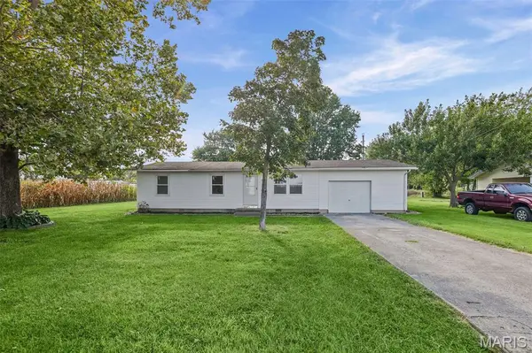 708 S 3rd ST, Irvington, IL 62848