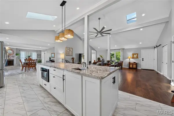 202 Rue Grand DR, Lake St Louis, MO 63367