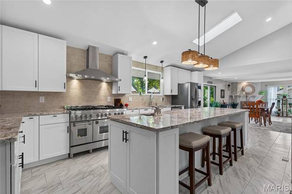 202 Rue Grand DR, Lake St Louis, MO 63367