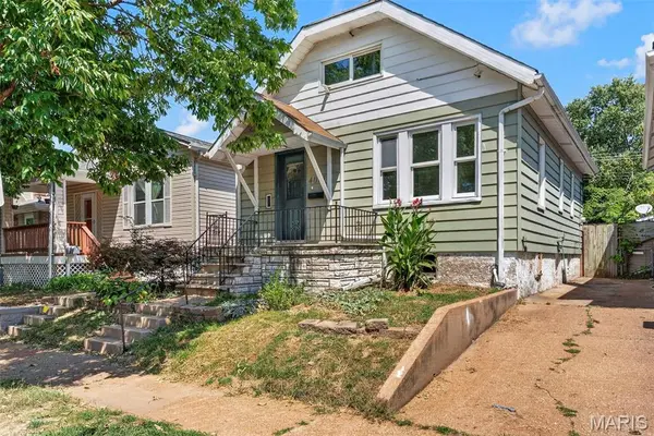 4081 Burgen AVE, St Louis, MO 63116