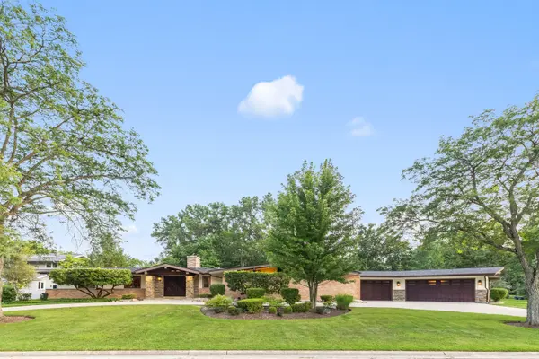 13 Yorkshire DR, Lincolnshire, IL 60069