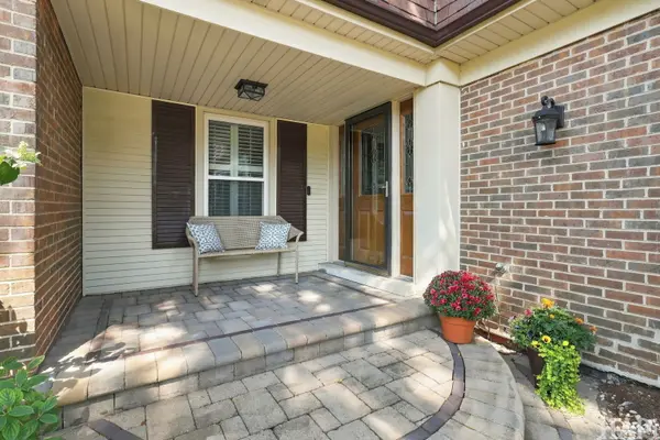 4000 Picardy DR, Northbrook, IL 60062