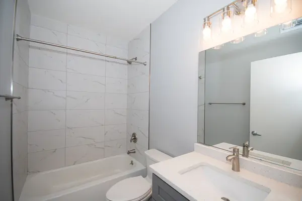 141 S Oak Park AVE #6, Oak Park, IL 60302