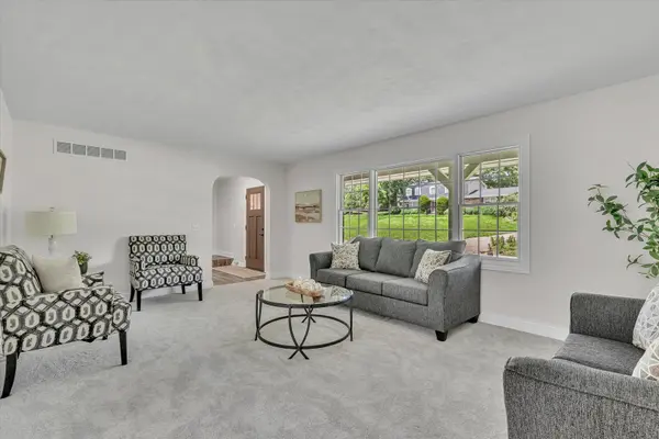 135 Sherwood DR, Geneseo, IL 61254
