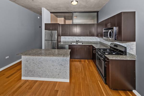 235 W Van Buren ST #2002, Chicago, IL 60607