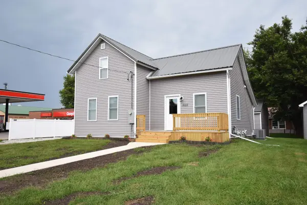 808 1st St. West, Independence, IA 50644