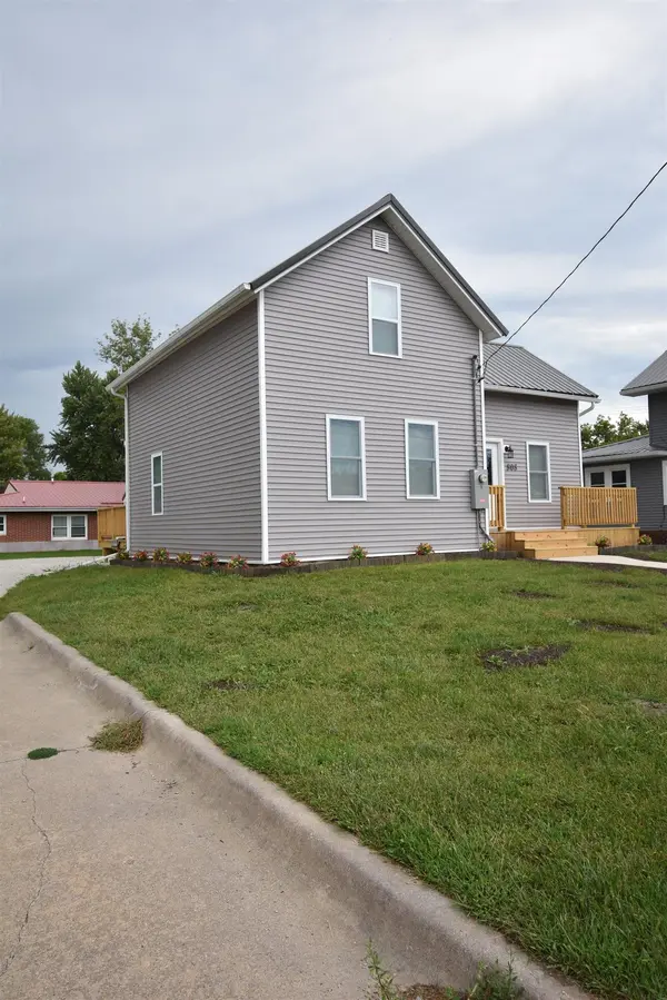 808 1st St. West, Independence, IA 50644
