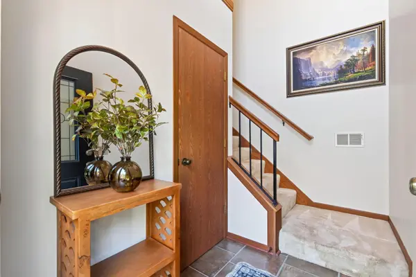 7246 Allen CT, Eden Prairie, MN 55346