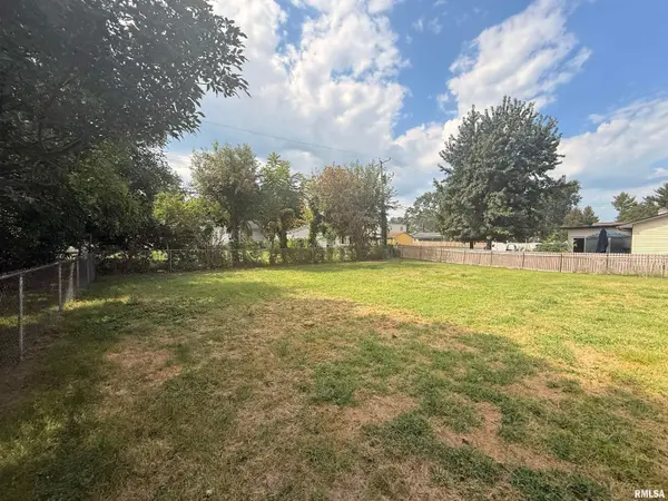 2099 Barding AVE, Decatur, IL 62526