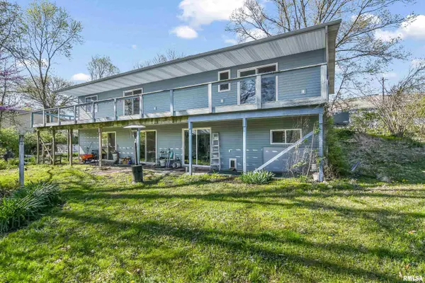 513 N 3RD ST, Riverton, IL 62561
