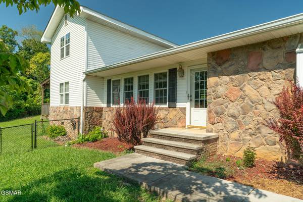 920 Oakwood Drive, Dandridge, TN 37725