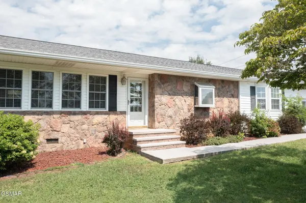920 Oakwood Drive, Dandridge, TN 37725