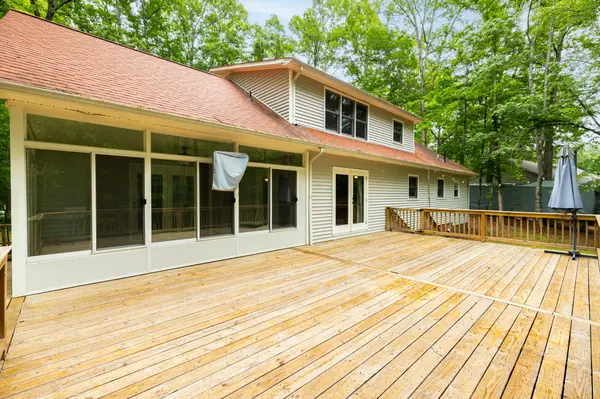 979 Paige Dr, Lawrenceburg, TN 38464