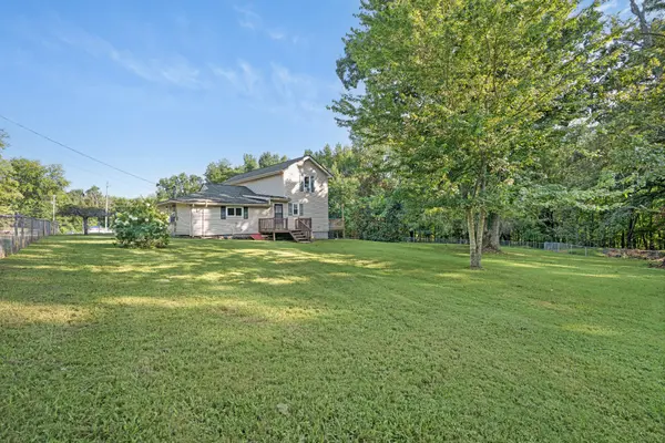 860 Potters Ln, Clarksville, TN 37040