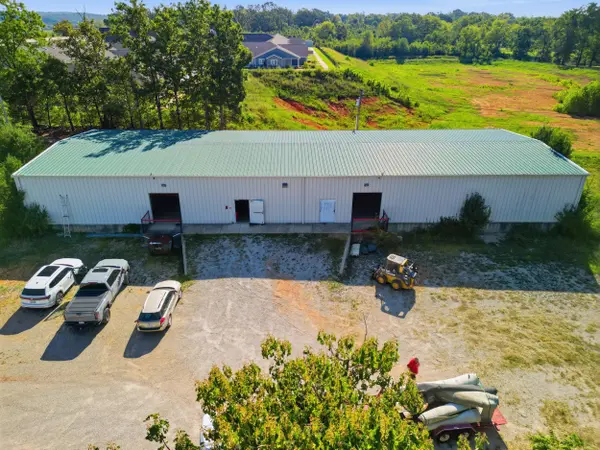 1402 S Valley RD, West Plains, MO 65775