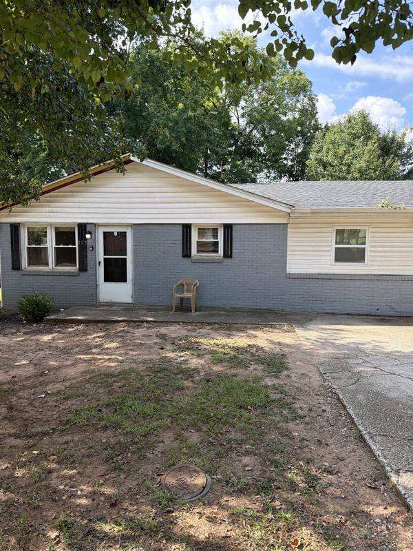 107 Blossom DR, Greenville, SC 29605