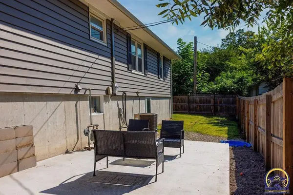 115 E 3rd ST, Holton, KS 66436-8504
