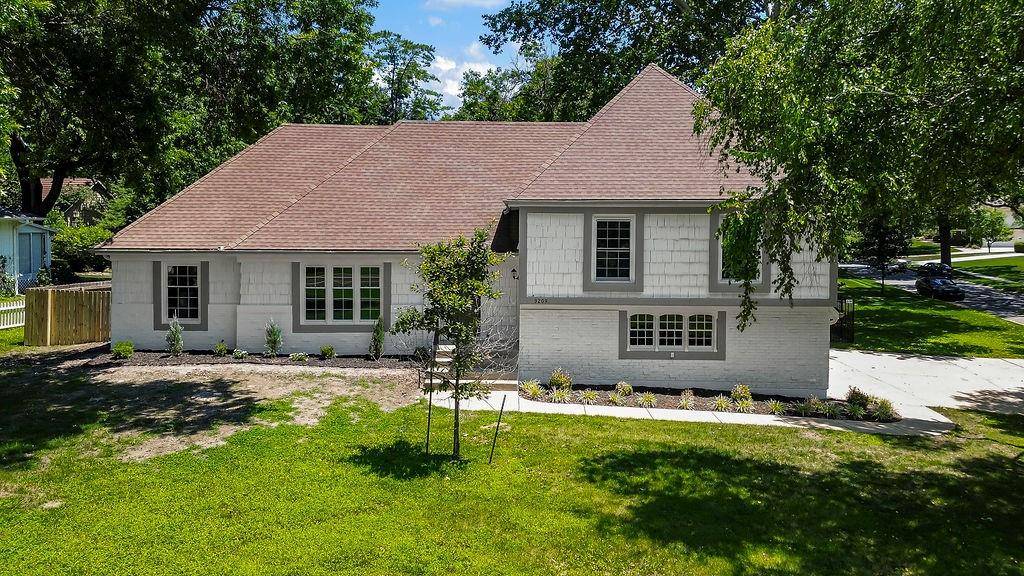 9209 Roe AVE, Prairie Village, KS 66207