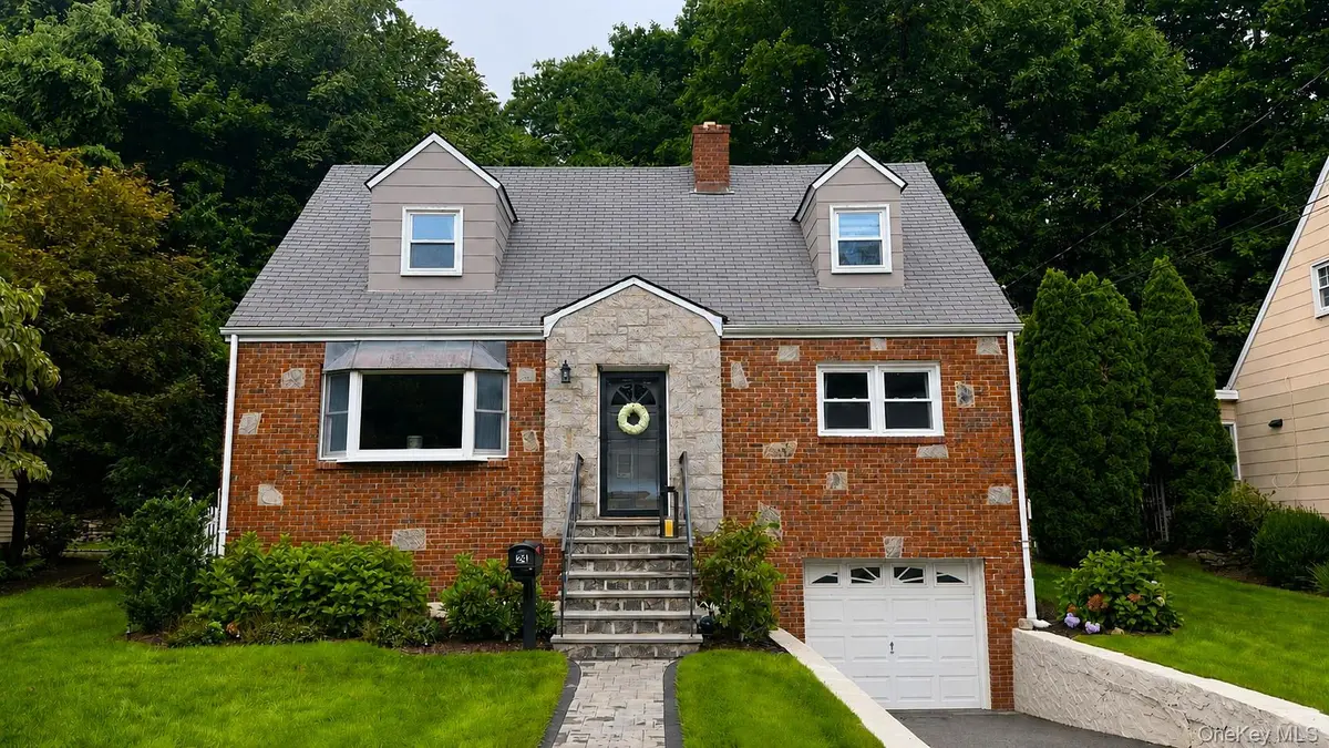 24 Dogwood DR, Scarsdale, NY 10583