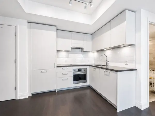 33 Frederick Todd WAY E #1307, Toronto C11, ON M4G 0C9