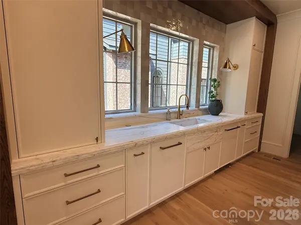 110 Hunter LN, Charlotte, NC 28211