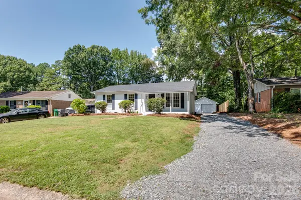 823 Farmcrest DR, Charlotte, NC 28206