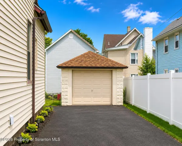 1102 Prescott AVE, Dunmore, PA 18510