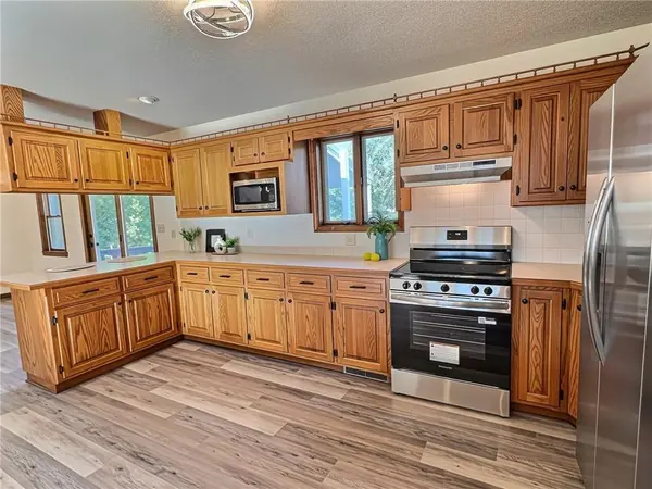 1232 N Tucker ST, Nevada, MO 64772