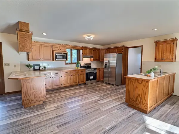 1232 N Tucker ST, Nevada, MO 64772
