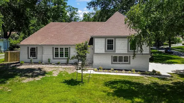 9209 Roe AVE, Prairie Village, KS 66207