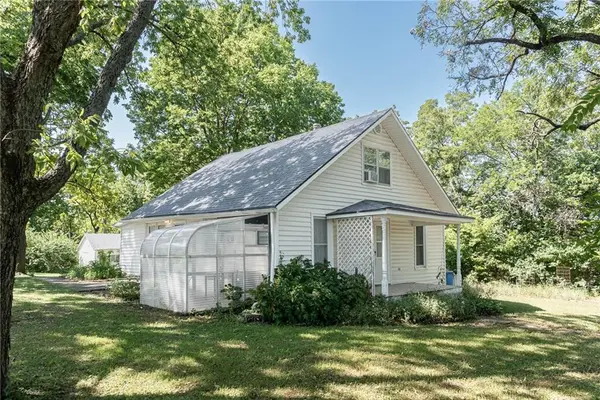 906 Sycamore ST, Valley Falls, KS 66088