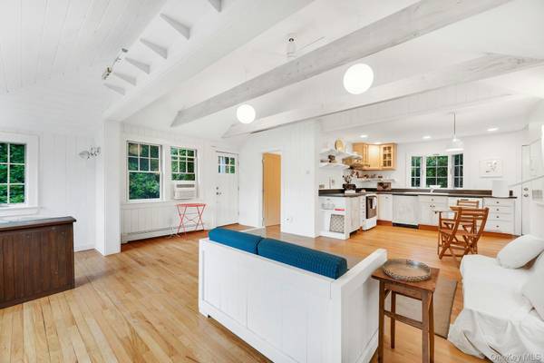 1100 (aka 702 Linnett) 7th ST, Greenport, NY 11944