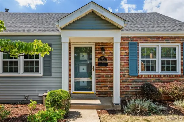 745 W Oak DR, Glendale, MO 63122
