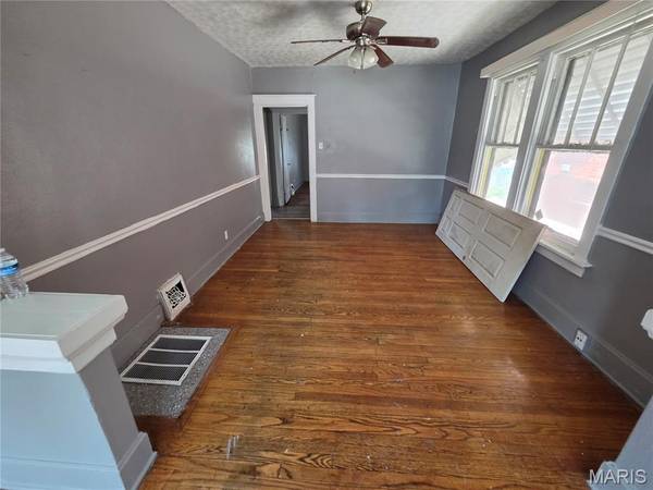 5947 Summit PL, St Louis, MO 63147