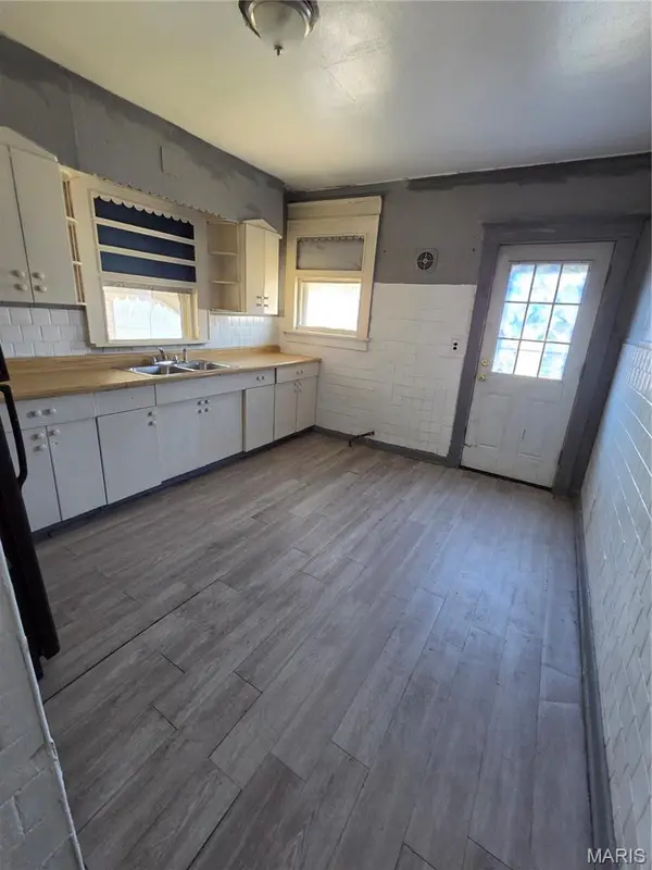 5947 Summit PL, St Louis, MO 63147