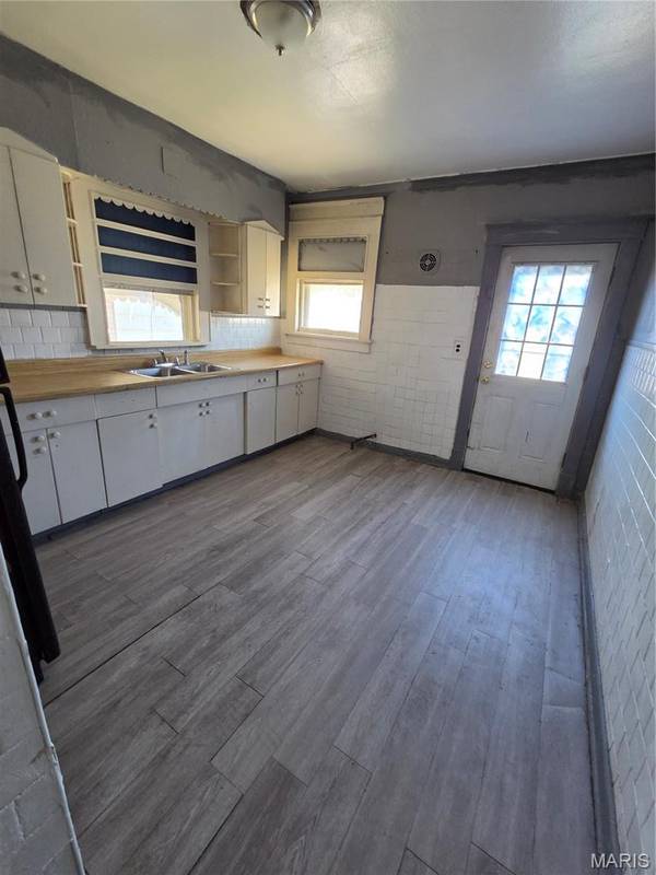 5947 Summit PL, St Louis, MO 63147