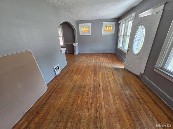 5947 Summit PL, St Louis, MO 63147