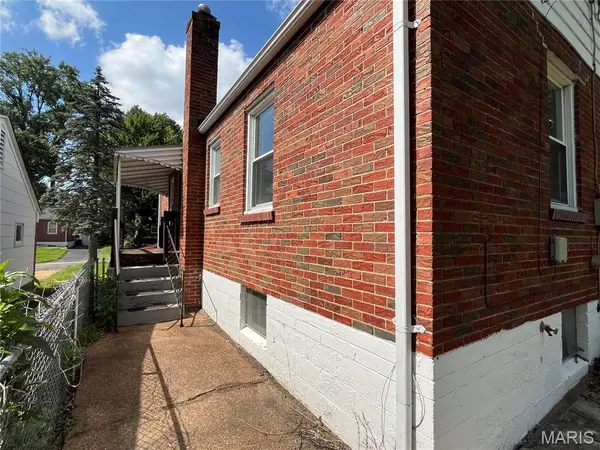 12 Saint Martha CT, Florissant, MO 63031