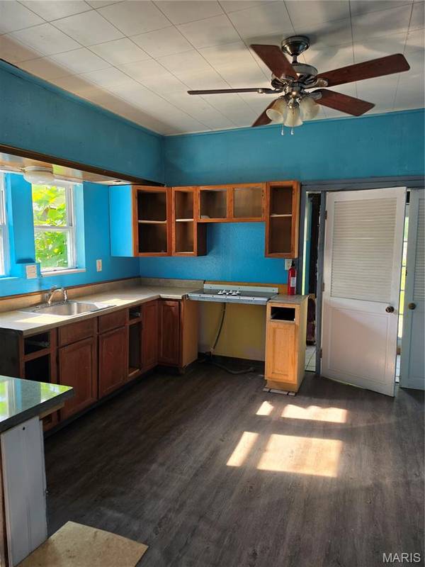 1005 E Elm ST, West Frankfort, IL 62896