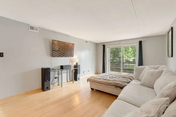 512 Redondo DR #110, Downers Grove, IL 60516