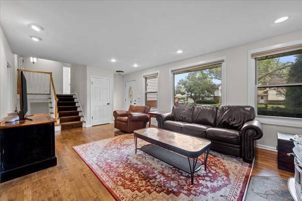 1300 Knollwood RD, Deerfield, IL 60015
