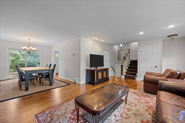 1300 Knollwood RD, Deerfield, IL 60015
