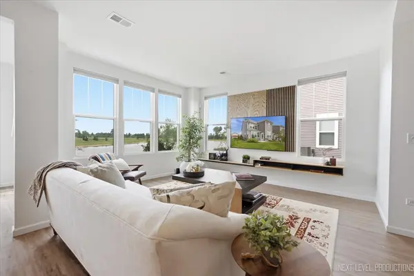 2271 Ryegrass LN, Bolingbrook, IL 60490