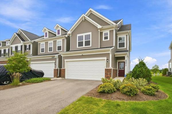 2271 Ryegrass LN, Bolingbrook, IL 60490